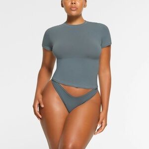 SKIMS Kyanite Cotton Jersey Fitted Crew Neck T-Shirt, Size S